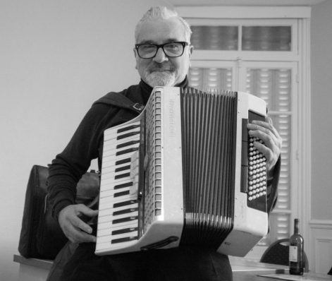 Matthieu Ballet à l'accordéon